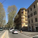 Paola A Trastevere B&B 로마